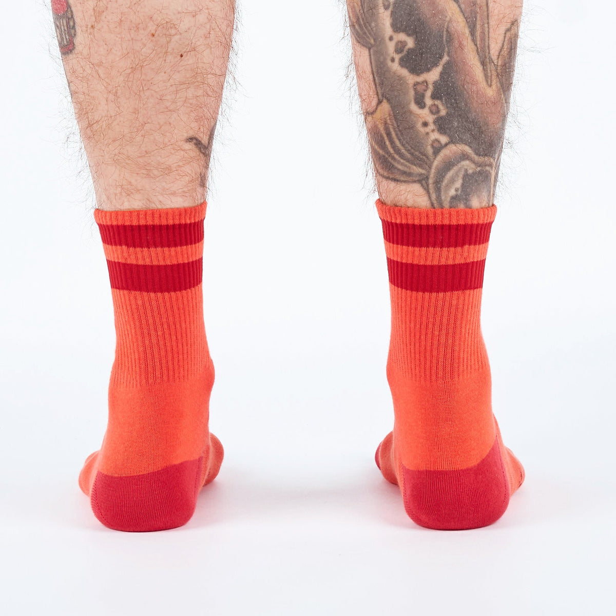 Rad Chicken quarter socks – model back view