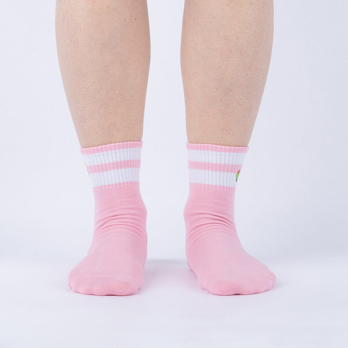 Olive You! quarter socks – model front view