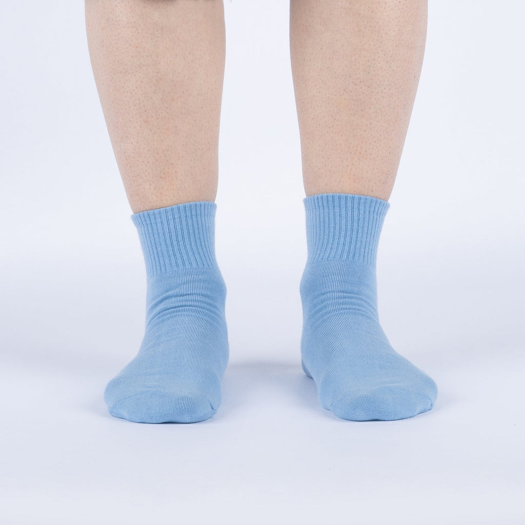 Corgi Love quarter socks – model front view